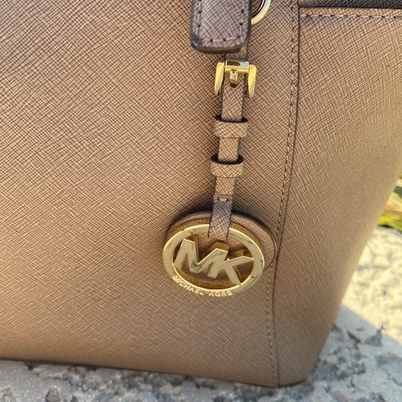 Michael Kors large Charlotte tote saffiano cross grain leather shoulder bag zip - Picture 5 of 15